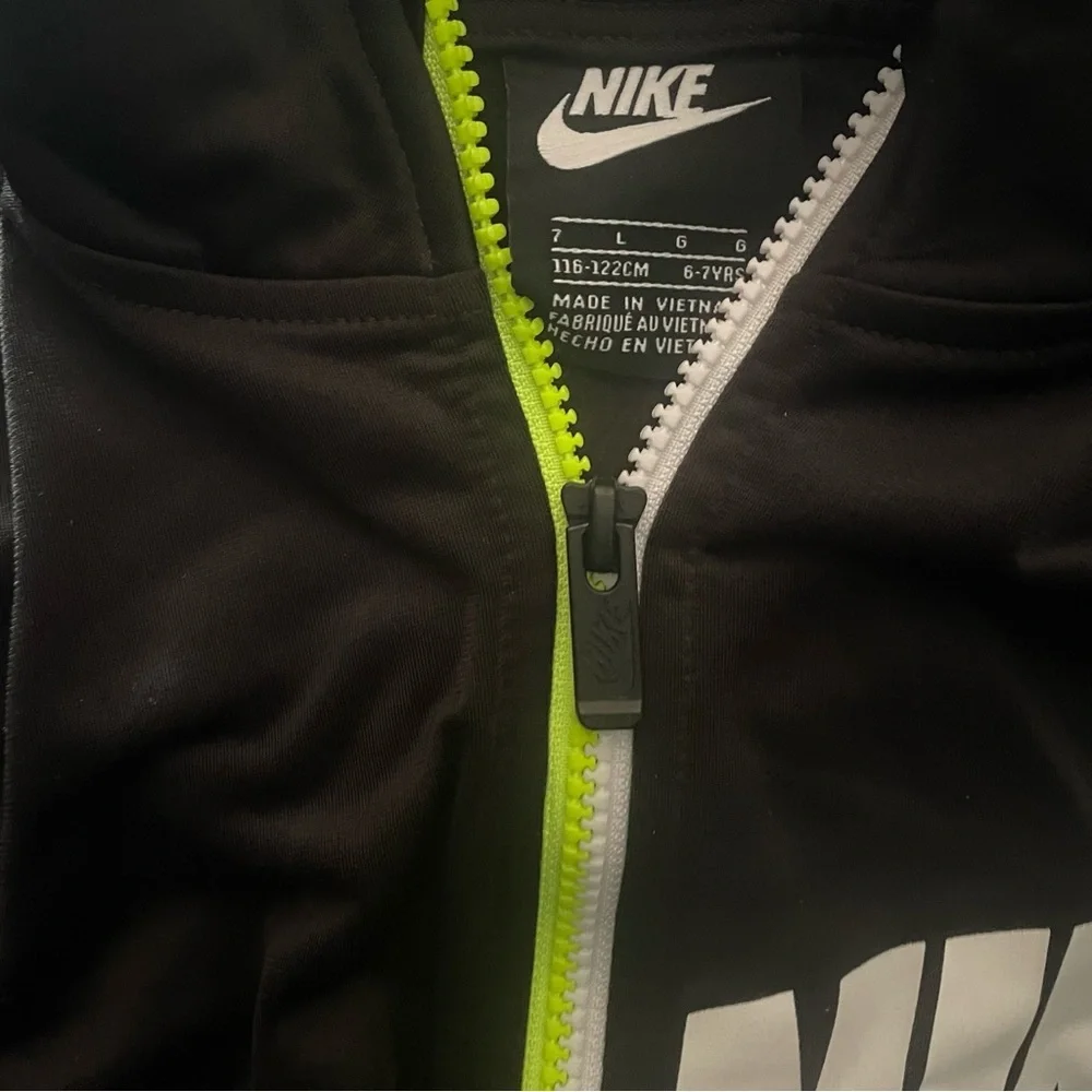 Sporty Nike Black and White Zip-Up Track Jacket Unisex All Seasons